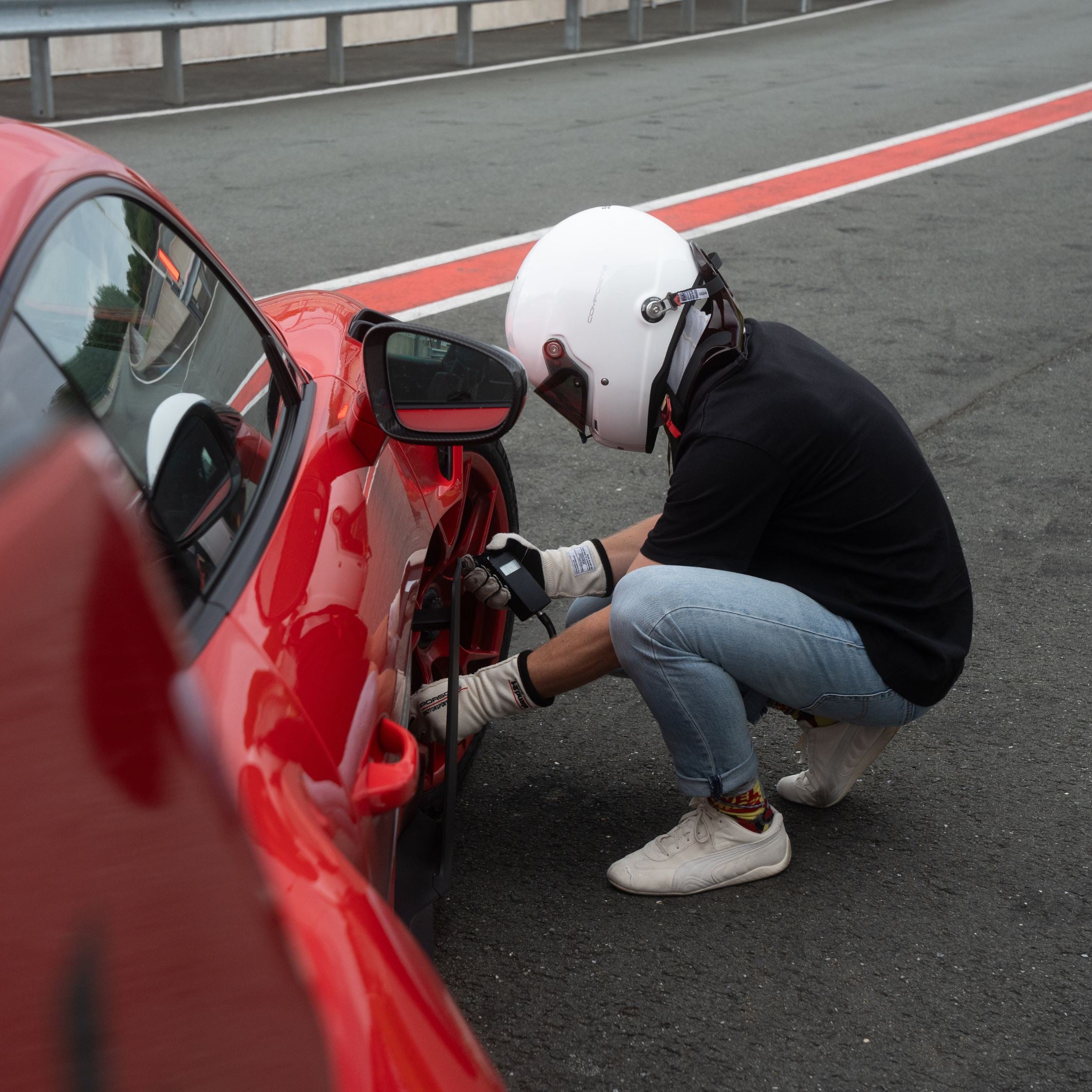 GT3 RS Manthey – Fahrer passt Reifendruck an